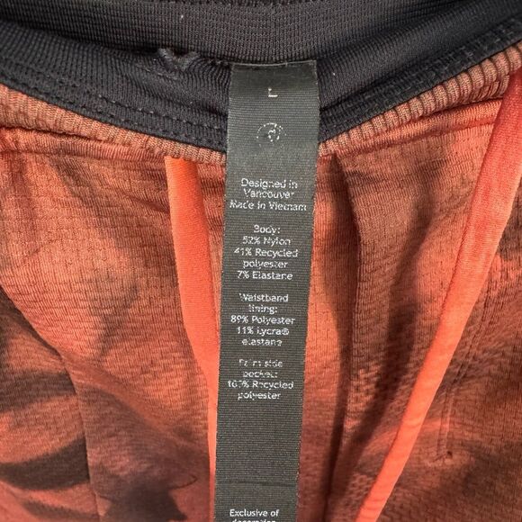 Lululemon Textured Tech Short Size Large - Picture 8 of 8